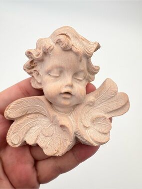 Decorative Cherub Wall Accent in Light Terracotta-colored Resin